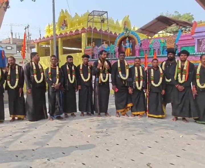 సిరిసిల్ల నుంచి శబరిమలకు 50 రోజుల పాదయాత్ర - Udayam