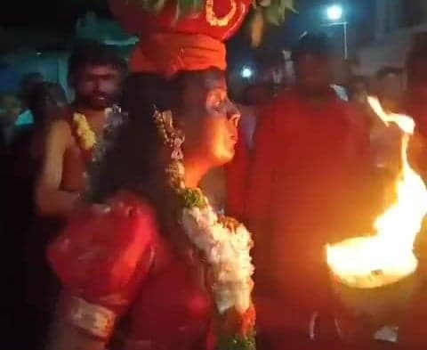 కల్వచర్లలో ఘనంగా దుర్గమ్మ బోనాలు - Udayam