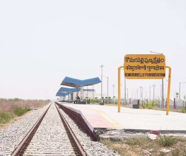 ముస్తాబైన కొమురవెల్లి స్టేషన్
