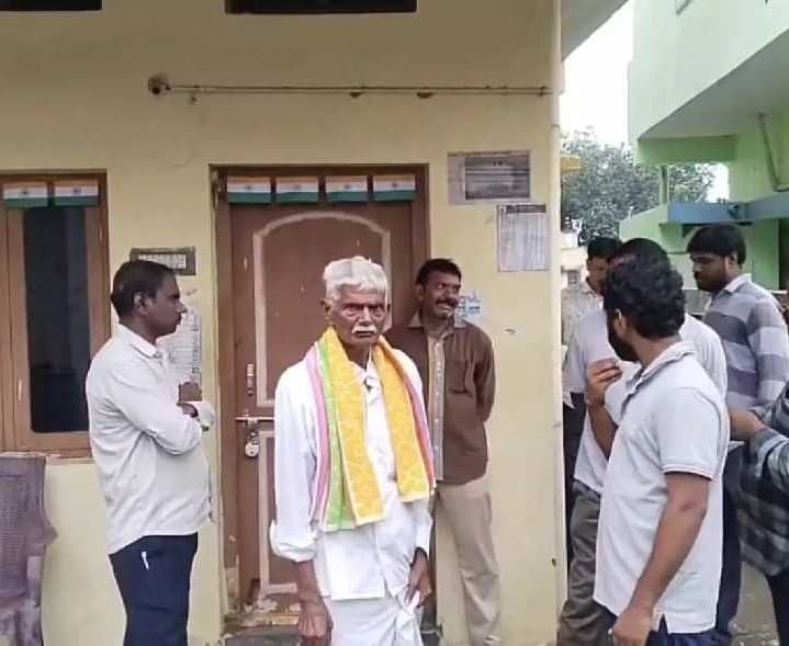 సారపాక ESI ఆసుపత్రికి తాళం.. సేవలకు అంతరాయం - Udayam