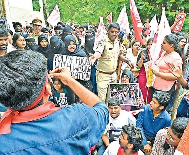 కళాశాలల బంద్‌ వేళ ఉద్రిక్తత