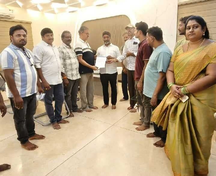 మీసేవా సమస్యలపై ఎమ్మెల్యేకు వినతి - Udayam