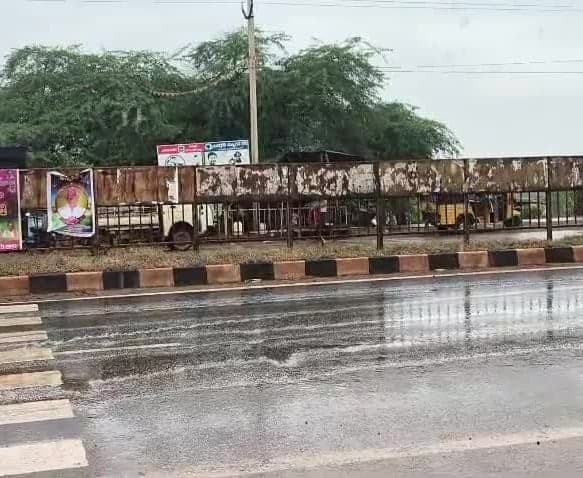 ములుగు జిల్లాలో వర్షాలు.. రైతుల్లో ఆందోళన - Udayam