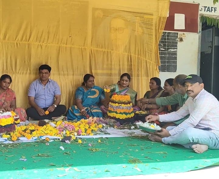 కేతేపల్లిలో బతుకమ్మ సంబరాలు - Udayam