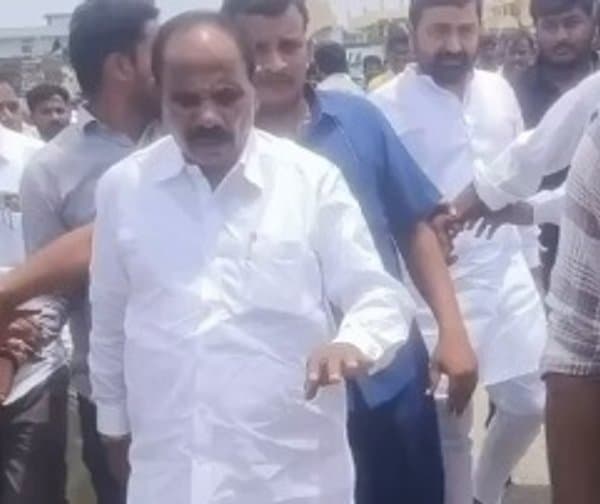 ఎమ్మెల్యే కాలే యాదయ్య ముట్టడి