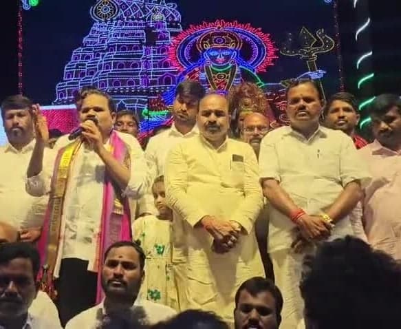 గ్రామాభివృద్ధికి రాజకీయాలు అడ్డుకావొద్దు: ఎమ్మెల్యే - Udayam
