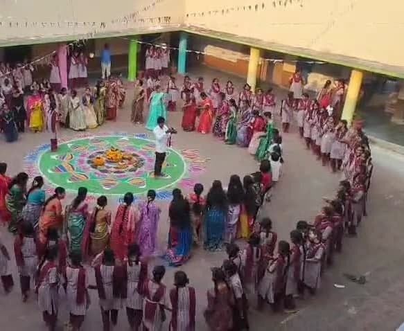 ఆసిఫాబాద్‌ గురుకులంలో బతుకమ్మ సంబరాలు - Udayam