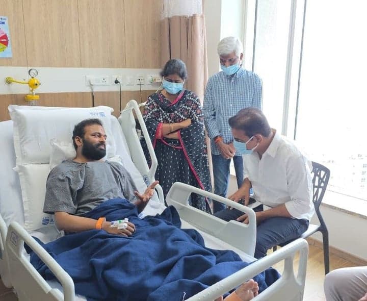 సతీశ్‌రెడ్డిని పరామర్శించిన కేటీఆర్