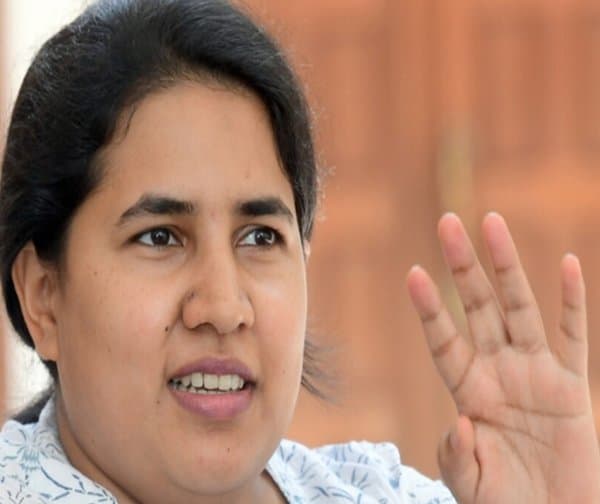 మనీలాండరింగ్ ఆరోపణలు: కేరళ మాజీ సీఎం కుమార్తెకు ఈడీ నోటీసులు - Udayam Digital