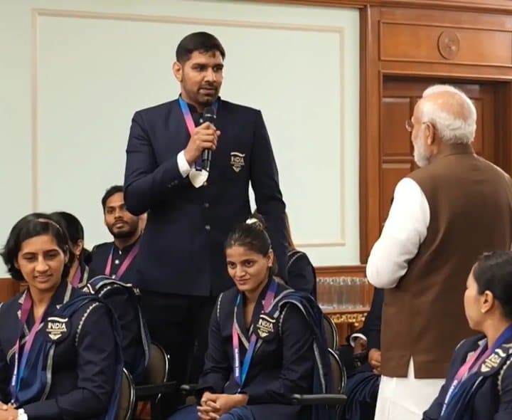 బాక్సర్ బెర్వాల్ కథకు మోదీ నవ్వులు