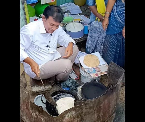 ఎమ్మెల్యే చేతితో పూరీలు
