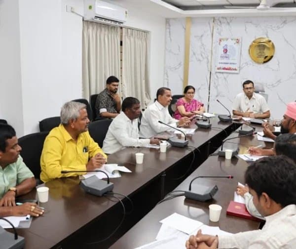 ఓటర్ల జాబితా సవరణకు సహకరించండి