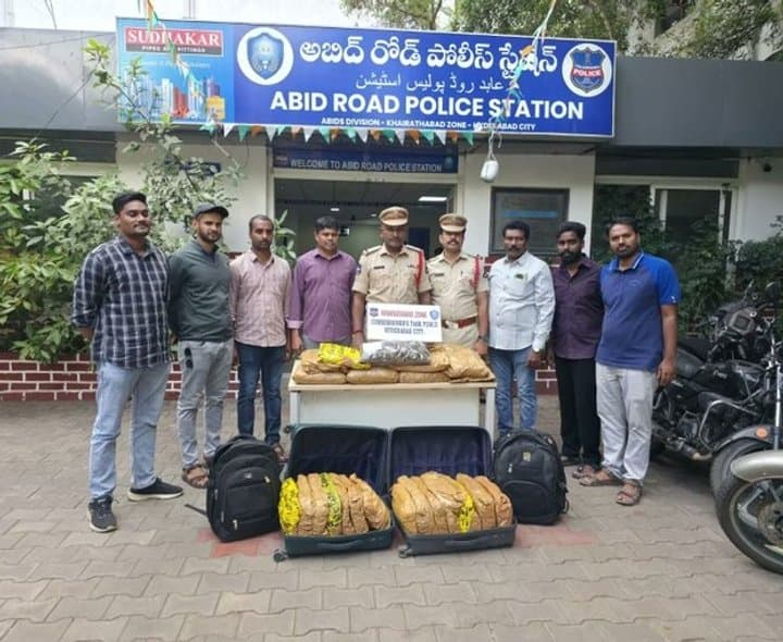 గంజాయి తరలింపు.. డెలివరీ రైడర్ అరెస్ట్