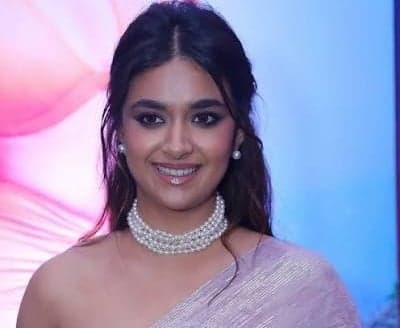 విమానంలో చేదు అనుభవం ఎదురైంది: కీర్తి సురేశ్