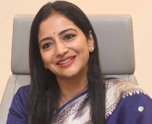 సినిమా కోసం కాలేజీకి సెలవు