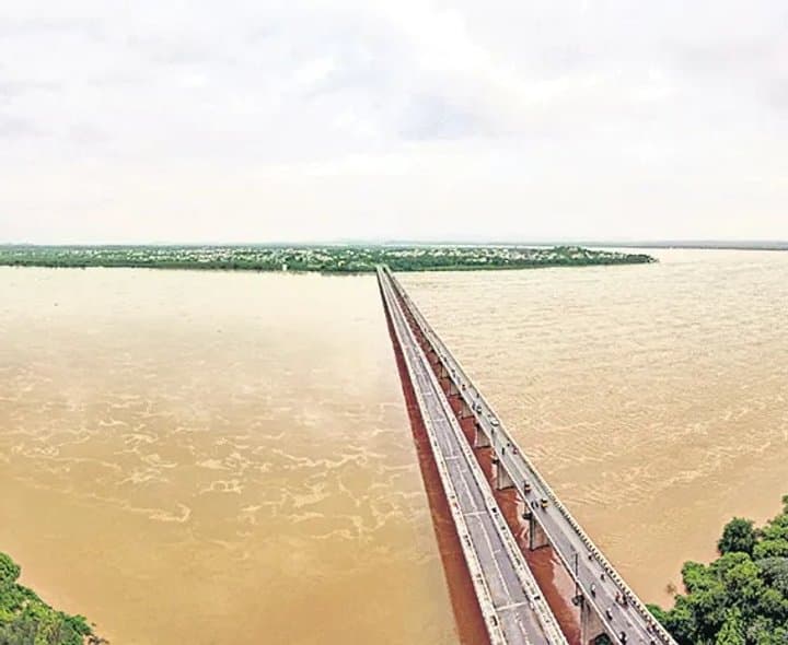 గోదావరికి మూడో ముప్పు హెచ్చరిక