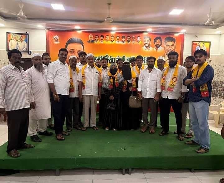 టీడీపీలో చేరిన వైసీపీ నేతలు - Udayam