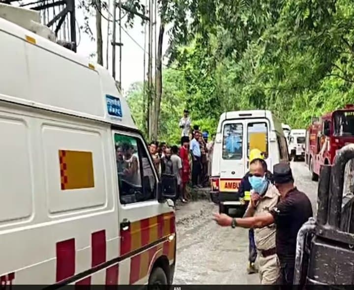సిక్కిం సొరంగంలో ప్రమాదం: 10 మంది మృతి
