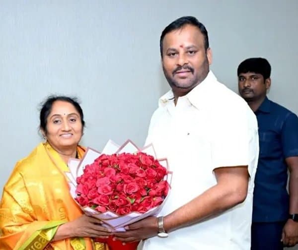 మంత్రి సవితకు సన్మానం