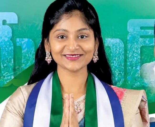 విజయనగరం మేయర్ బరిలో కోలగట్ల శ్రావణి - Udayam