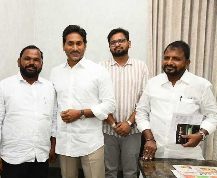 శైలజానాథ్ గెలుపునకు కృషి చేయండి: జగన్