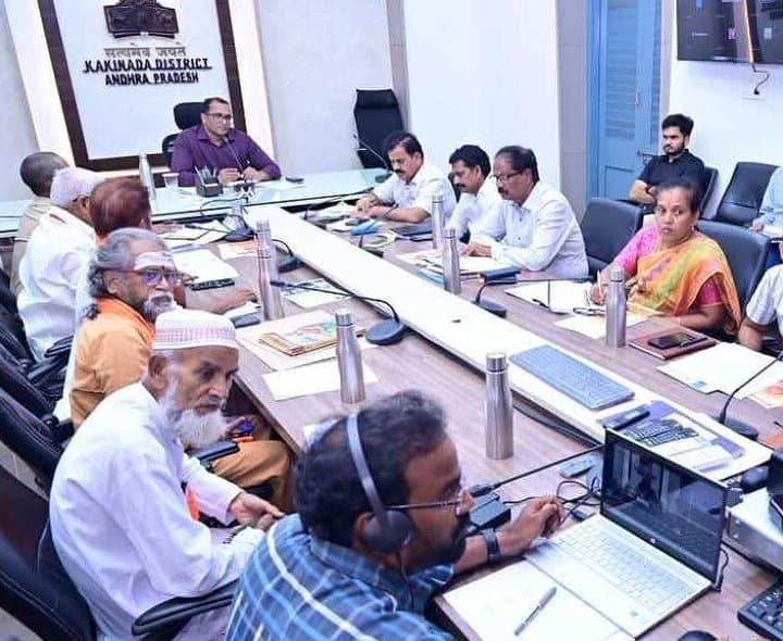 పర్యావరణానికి మట్టి గణపతులే మేలు - Udayam