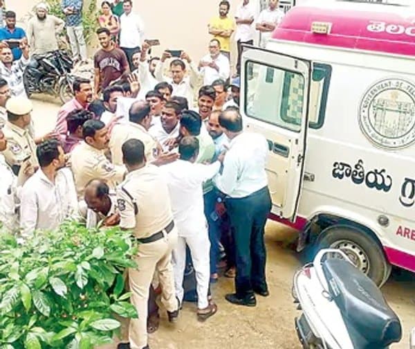 హాస్టల్‌లో ఇంటర్ విద్యార్థిని ఆత్మహత్య - Udayam Digital