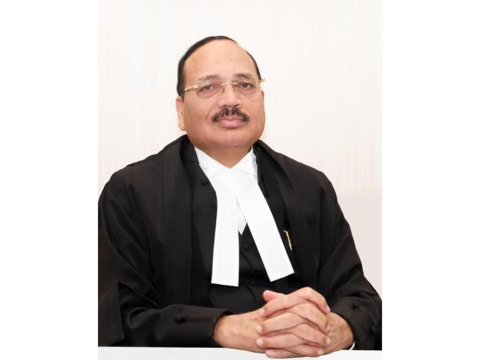 సుప్రీంకోర్టు వార్నింగ్: విద్యావంతులు జాగ్రత్త, ఆ పనులు చేస్తే కోర్టులోకి రానీయం! - Udayam Digital