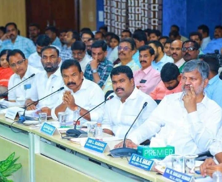 జిల్లా సమీక్షలో ఎమ్మెల్యే సత్యం