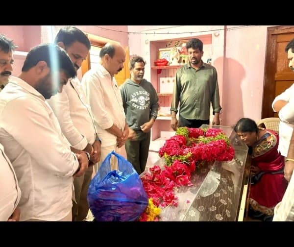 శ్రీనివాస చారికి ఎమ్మెల్యే నివాళి
