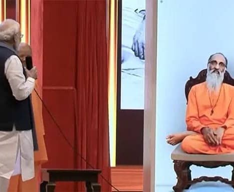 స్వామి చిన్మయానందతో మోదీ సంభాషణ