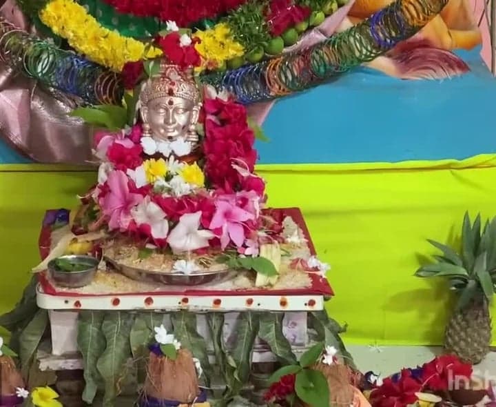 లలిత త్రిపుర సుందరి అవతారంలో అమ్మవారు - Udayam