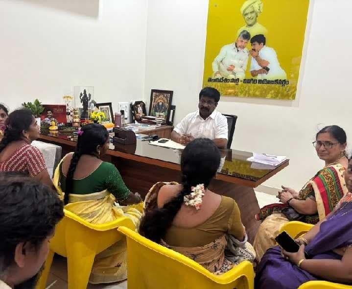 కనిగిరి ZPHS సమస్యలపై MLAతో టీచర్ల భేటీ