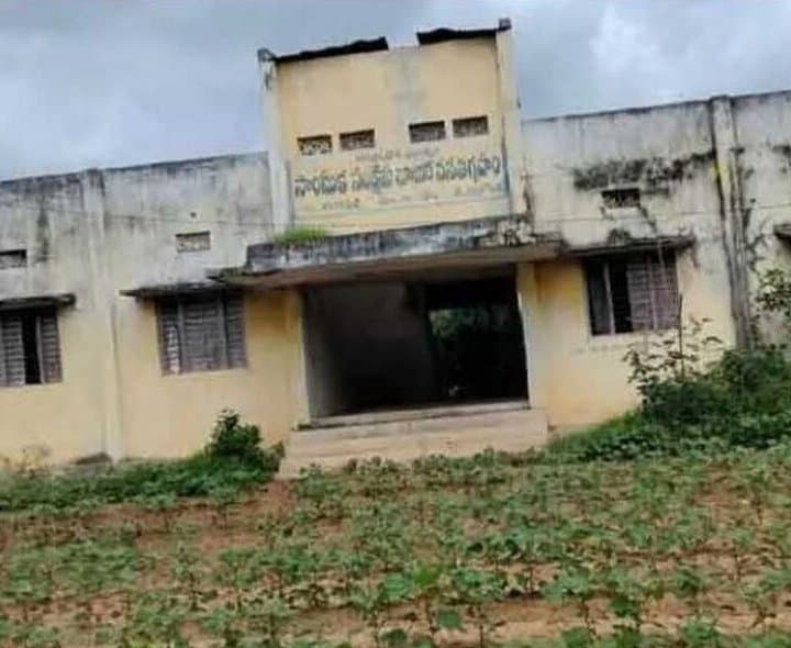 రాజాపేటలో మూడు ఎస్సీ హాస్టళ్లు మూత