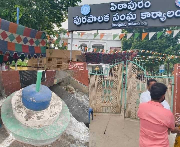 పిఠాపురంలో ఎన్నికల కోడ్‌ ఉల్లంఘనపై అభ్యంతరం - Udayam
