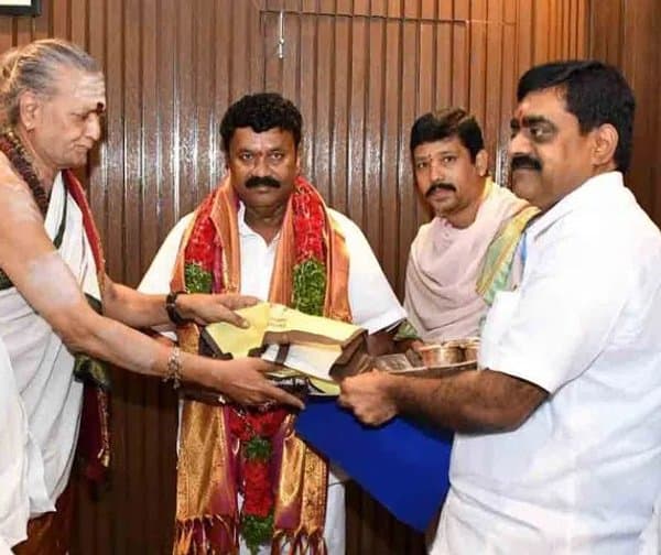 మహంకాళి బోనాల ఉత్సవాలకు తలసానికి ఆహ్వానం - Udayam Digital