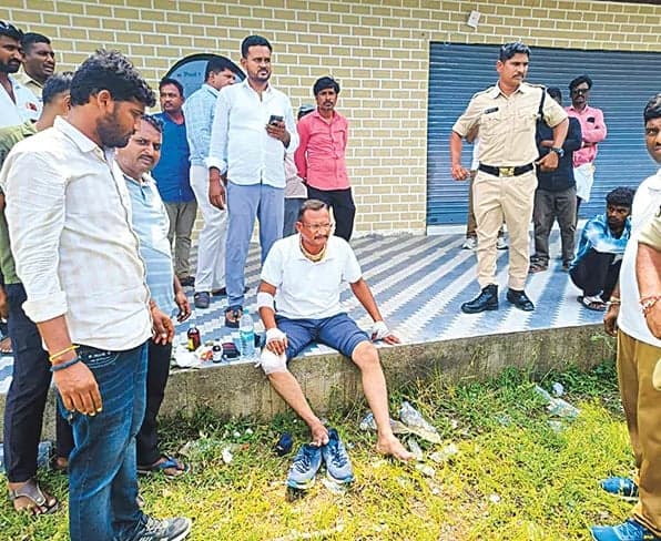 వాహనంతో ఢీకొట్టి ఆర్‌ఎస్‌ఐపై హత్యాయత్నం