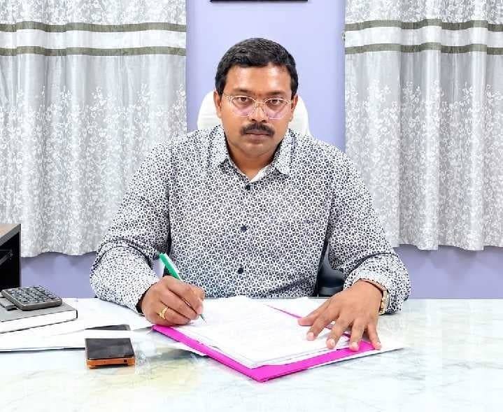 హాలియాలో పన్నుల వసూళ్లకు ప్రత్యేక క్యాంపులు - Udayam