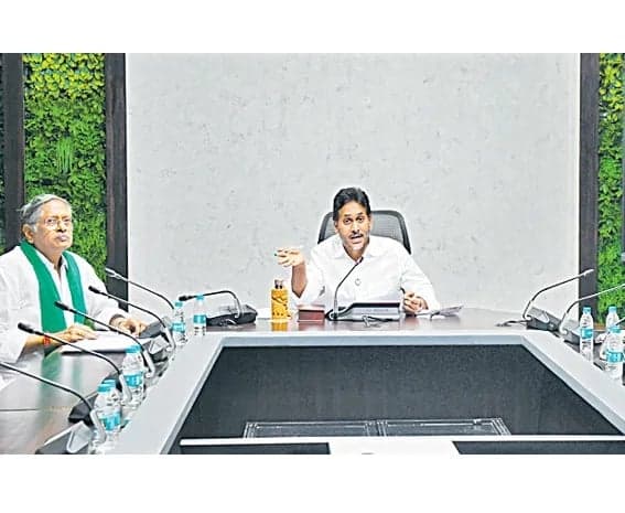రైతులను ఆదుకోకుండా సమీక్షల డ్రామా: జగన్‌