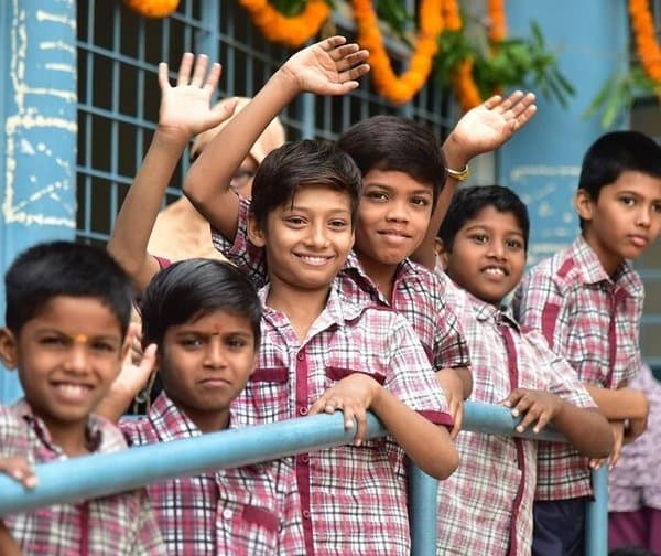 ఆగస్టు 15లోగా విద్యార్థి కిట్లు