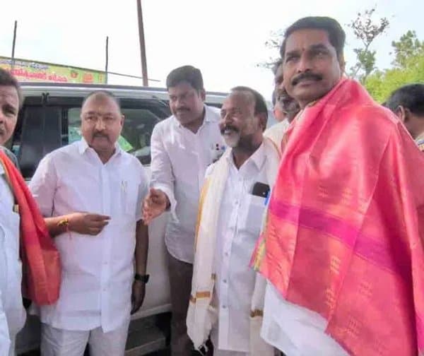 చిగురుమామిడిలో బండ ప్రకాష్ ప్రత్యేక పూజలు