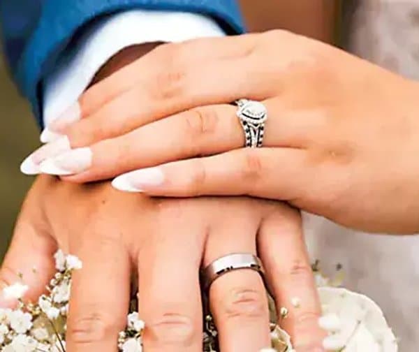 పెళ్లి చెడగొట్టేందుకు పోస్టర్లు
