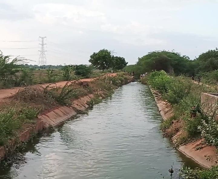ఖాజీపేటలో కాలువల్లో పెరిగిన నీటి ప్రవాహం - Udayam