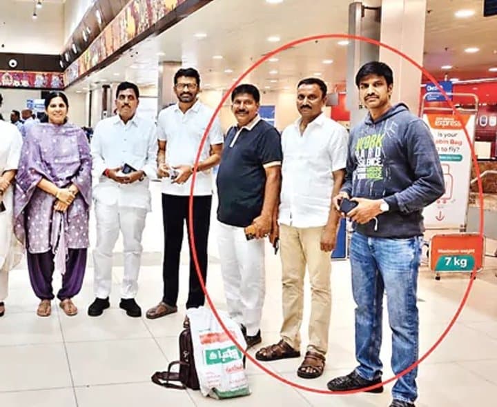 నలుగురు ఉపాధ్యాయుల సస్పెన్షన్‌