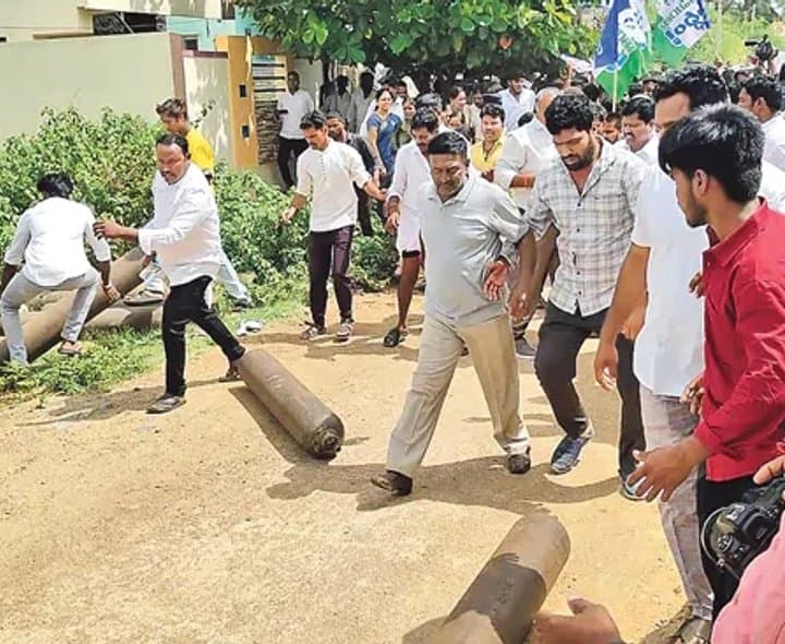 ఉరవకొండలో ఉద్రిక్త పరిస్థితి