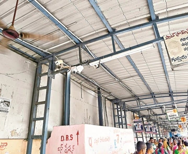 బస్టాండ్‌లో భద్రతపై ప్రశ్నలు