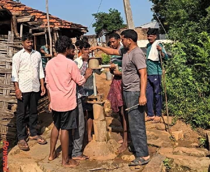అగర్వాడలో హ్యాండ్‌పంప్‌ మరమ్మతులు - Udayam