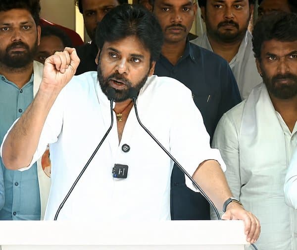 నన్నే బెదిరిస్తారా: పవన్ కల్యాణ్ ఆగ్రహం - Udayam Digital