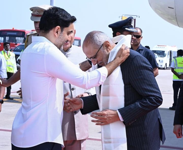 ఉప రాష్ట్రపతికి లోకేశ్, గవర్నర్ స్వాగతం  - gallery image 3
