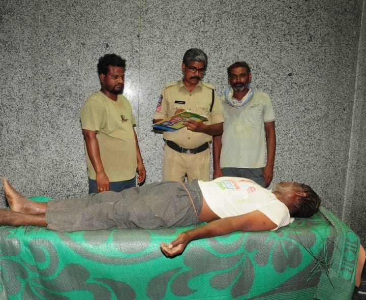 మద్యం మత్తులో ఉరి వేసుకుని వ్యక్తి ఆత్మహత్య